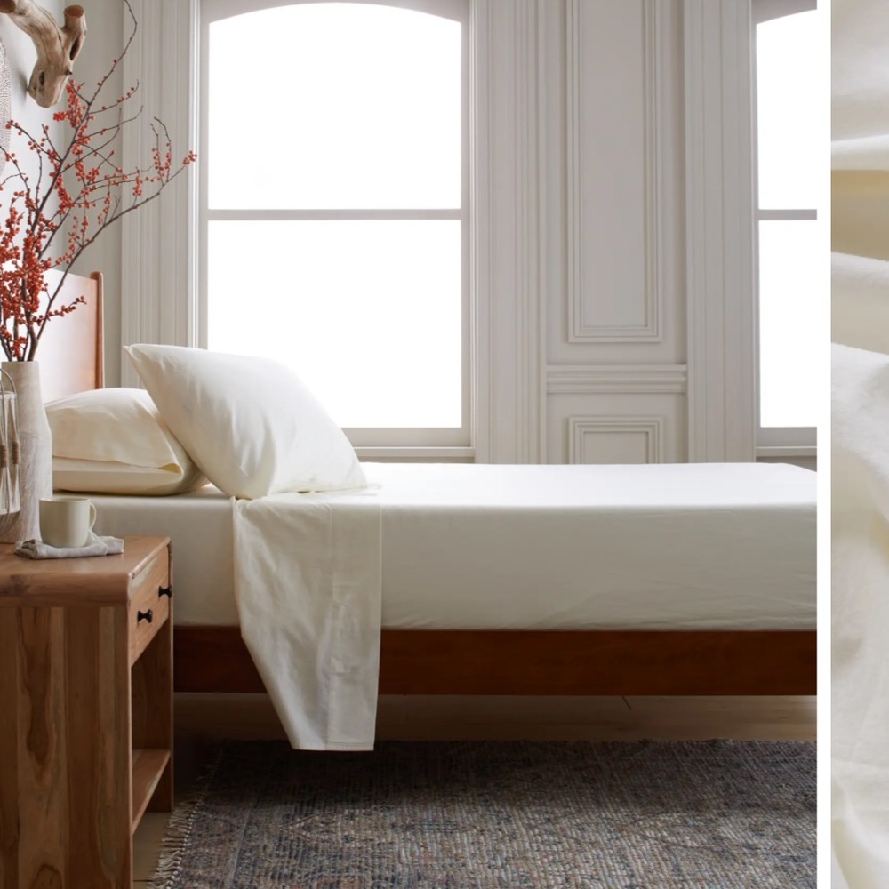 Quince 100% Organic Cotton Flat Sheet in Full size. Includes 2 pillowcases.Ivory